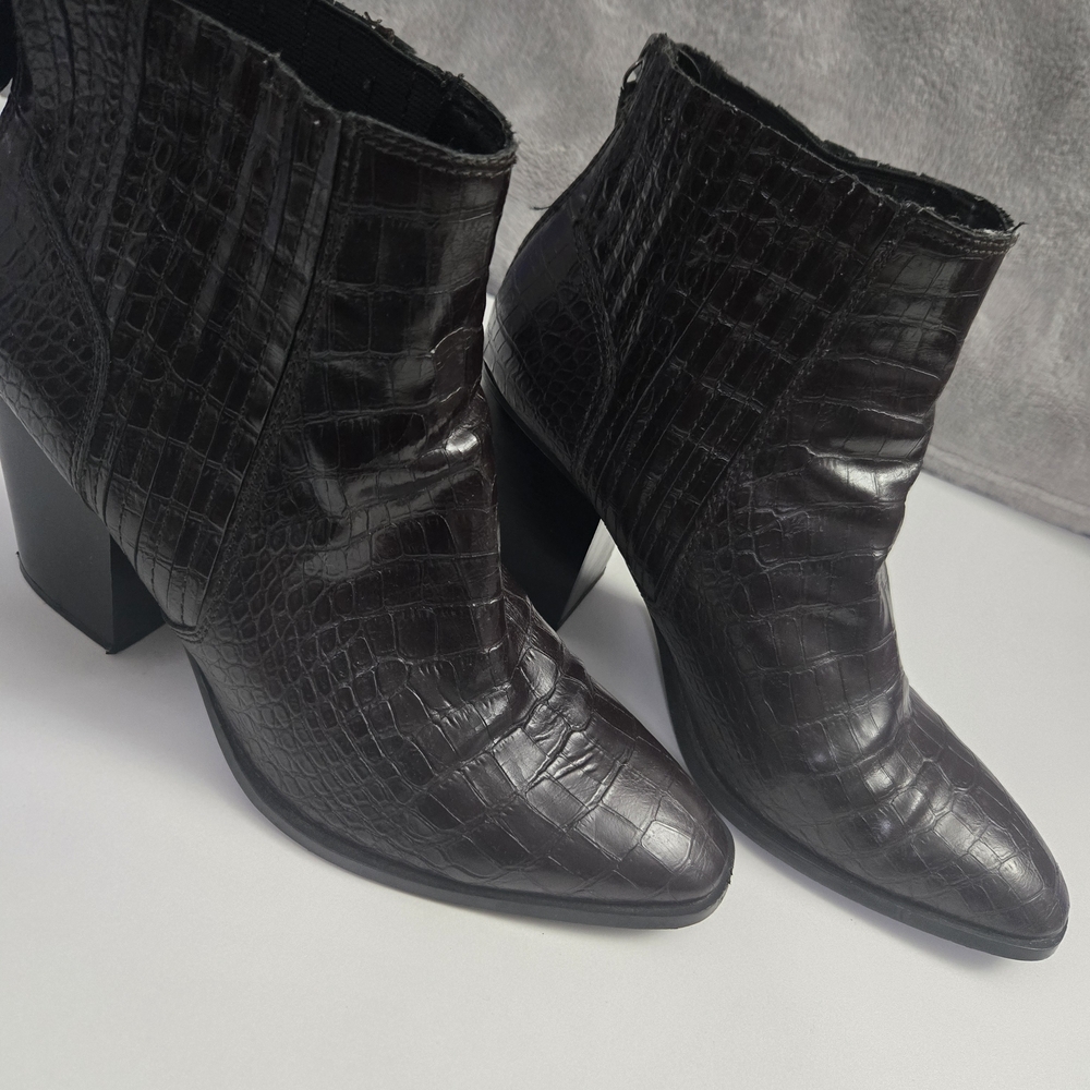 Elegant Zara Brown Croc-Embossed Ankle Boots